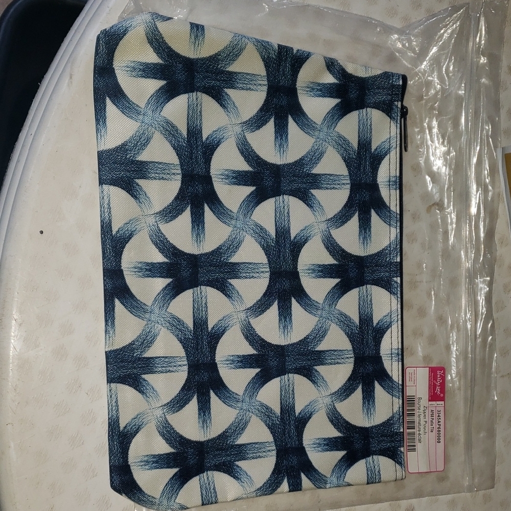 Thirty-One Patio Tile Zipper Pouch